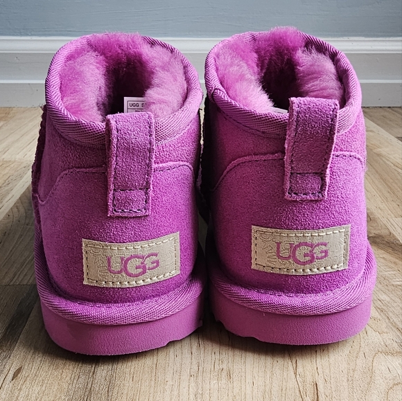 NEW UGG MINIS - Picture 3 of 5